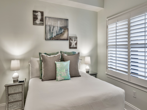 Four Bedroom Direct Beach Front Condo Sleeps 10 Guests